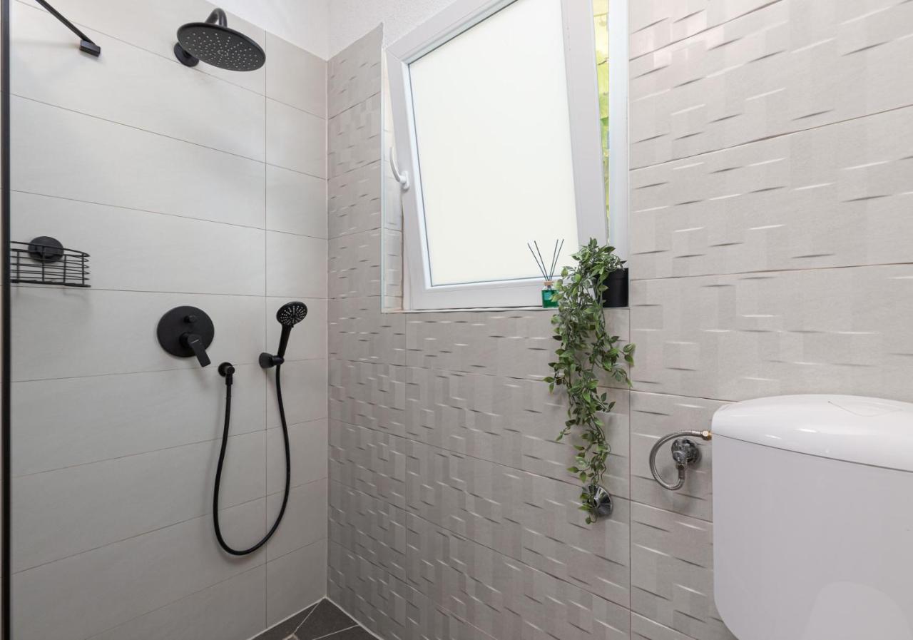 Cukerina Apartment With Whirpool & Sauna Porec Esterno foto